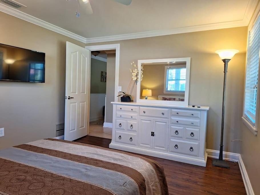 Vacation Home On Alligator Drive Woodmere Bagian luar foto